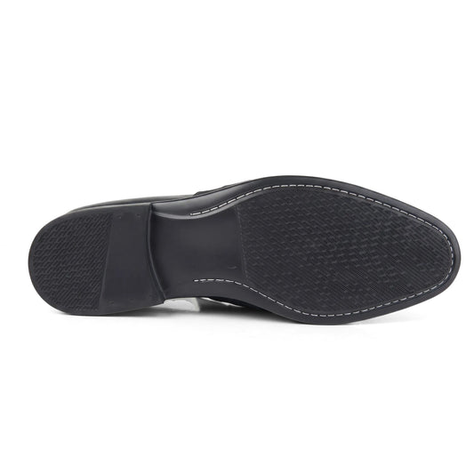 Bulletti men's leather dress slip on with fringe 4-162 in black, pair of loafers shown from front angle.