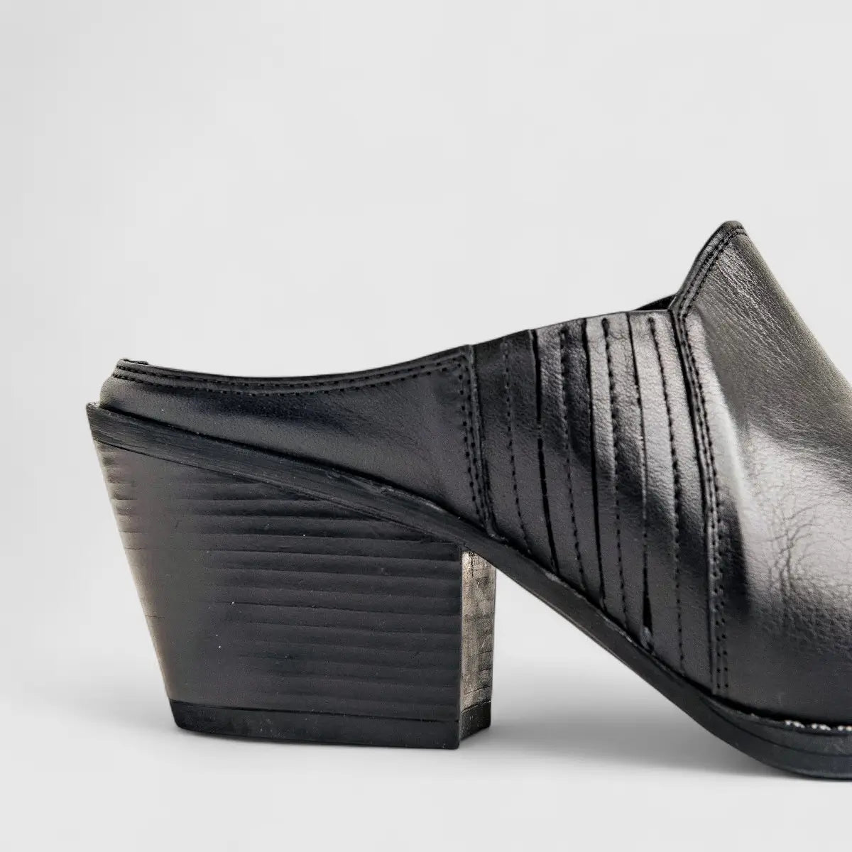 Sofia Mare Ladies Leather Cowboy Mule 11800 Black SF73