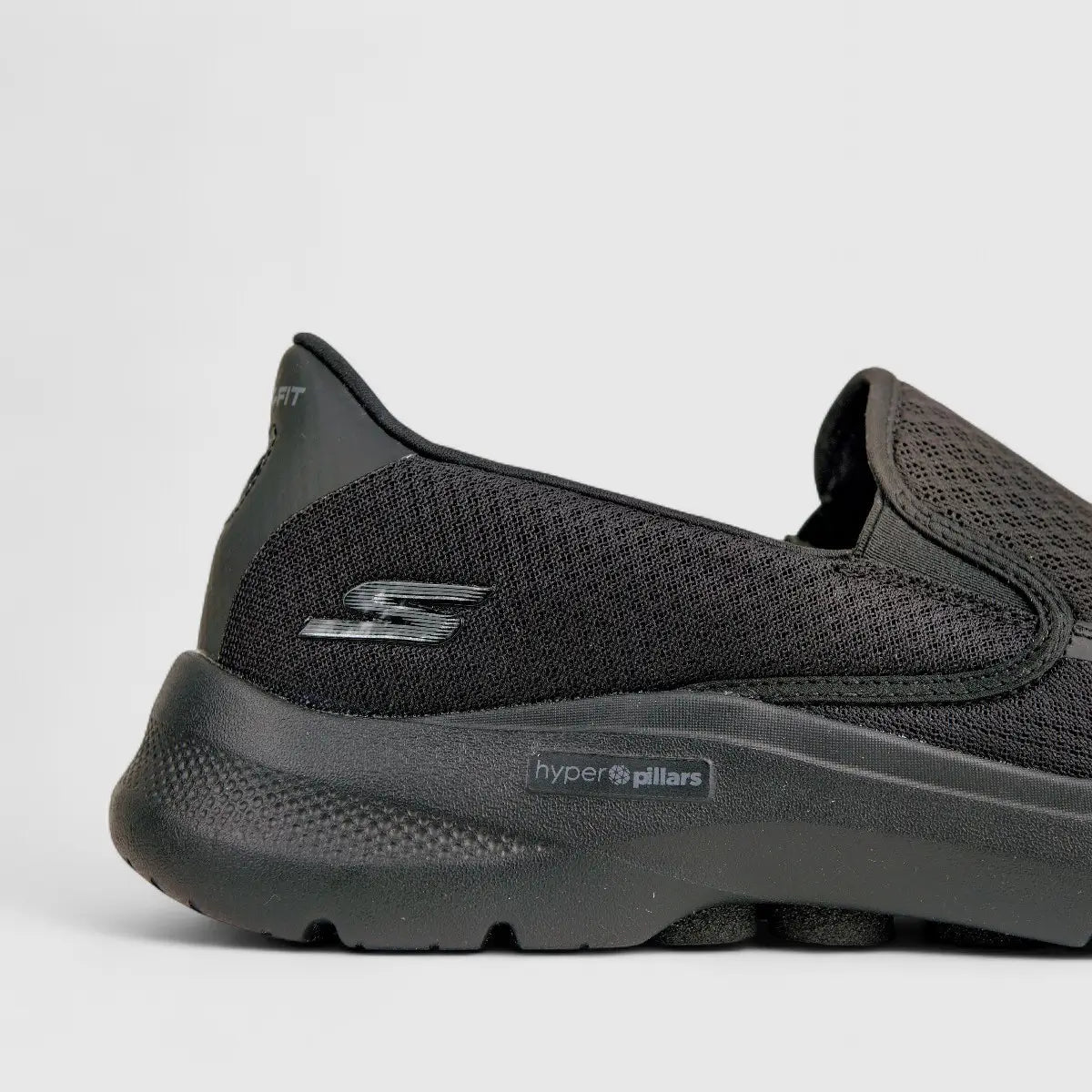 Skechers Men's Comfort Slip On Go Walk 6 216200 Black SM95 Sneakers | familyshoecentre