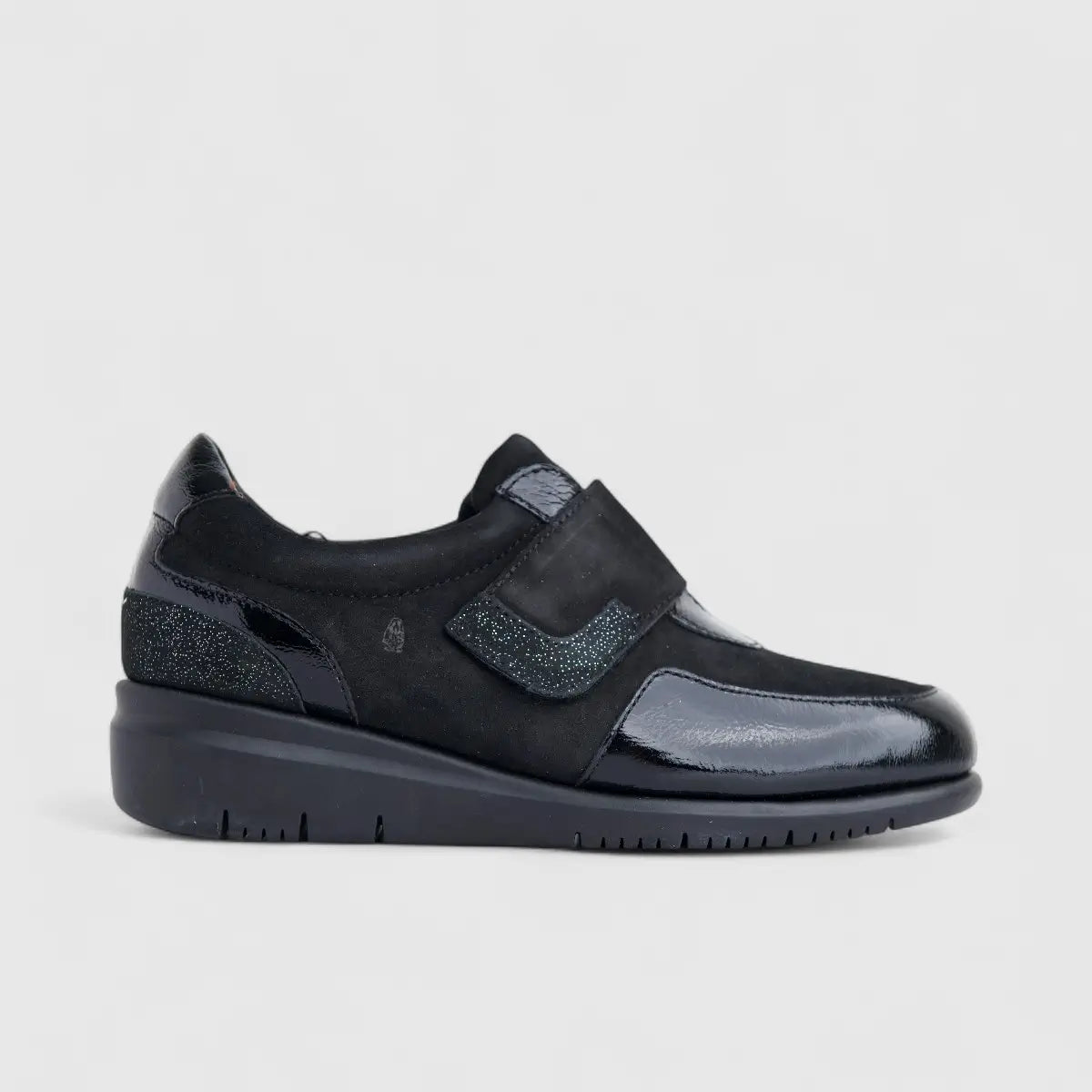 Hush Puppies Ladies Comfort Shoe With Velcro  HPL01471 Delphine Black HL271