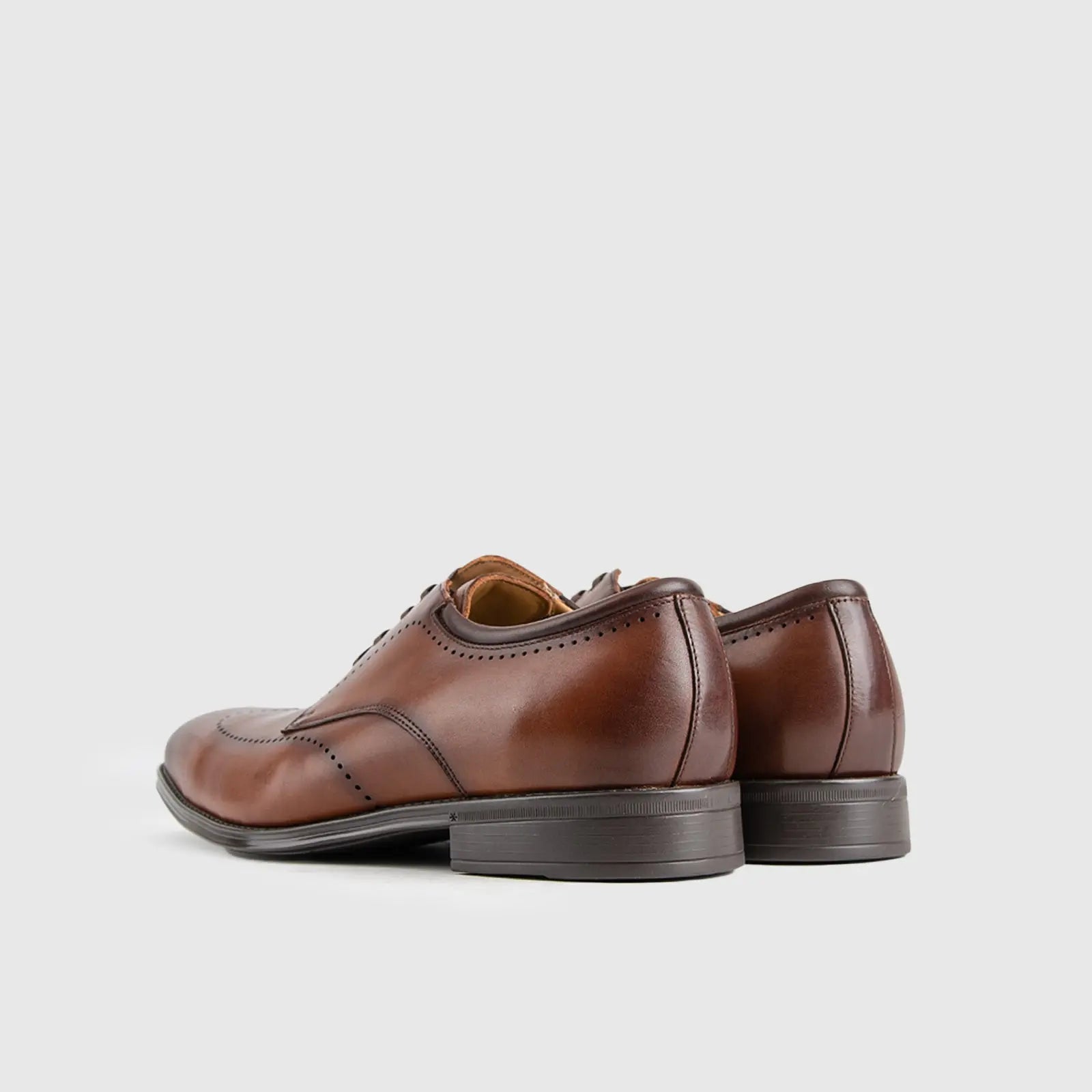 FLORSHEIM AMELIO PERF WING COGNAC Oxfords | familyshoecentre