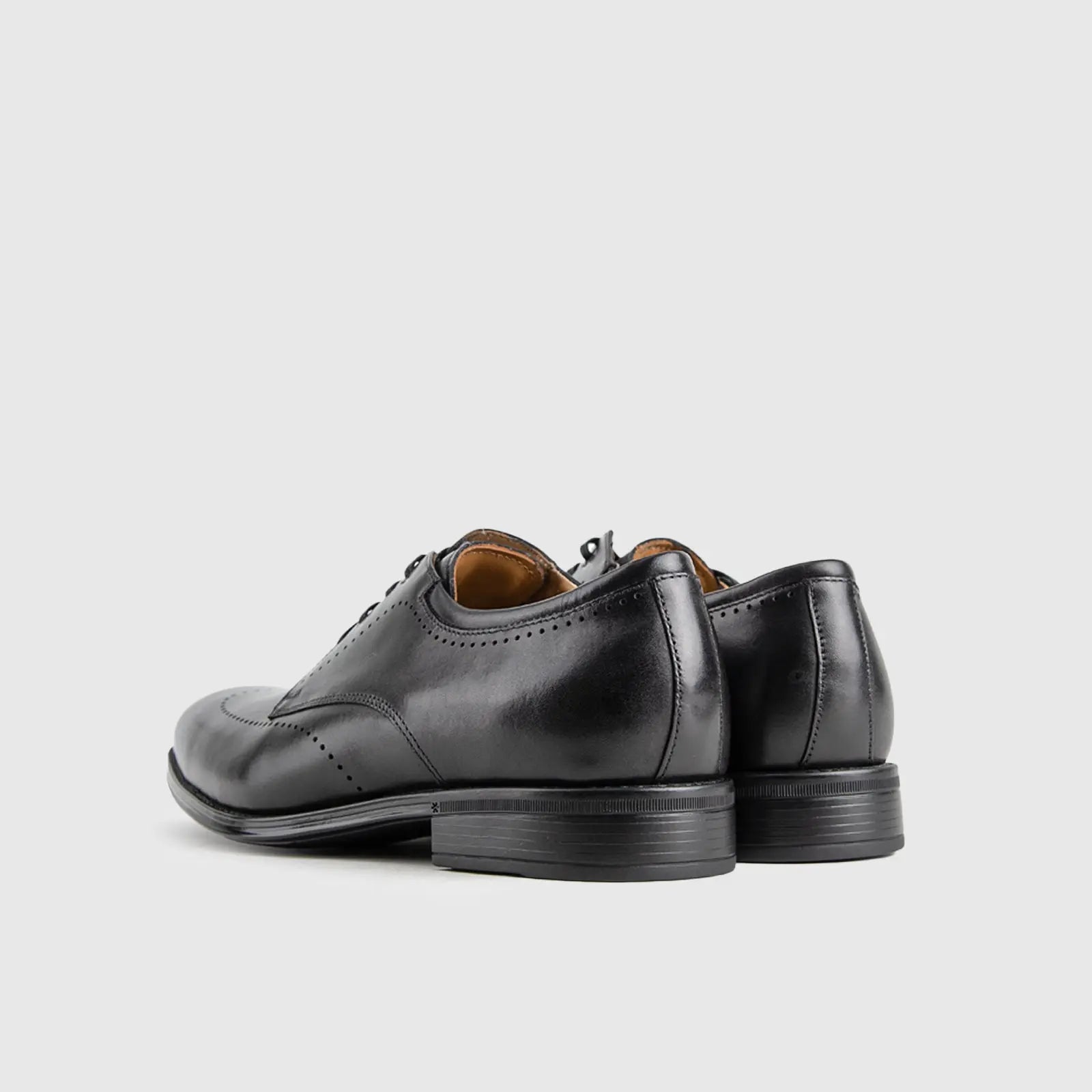 FLORSHEIM AMELIO PERF WING BLACK familyshoecentre