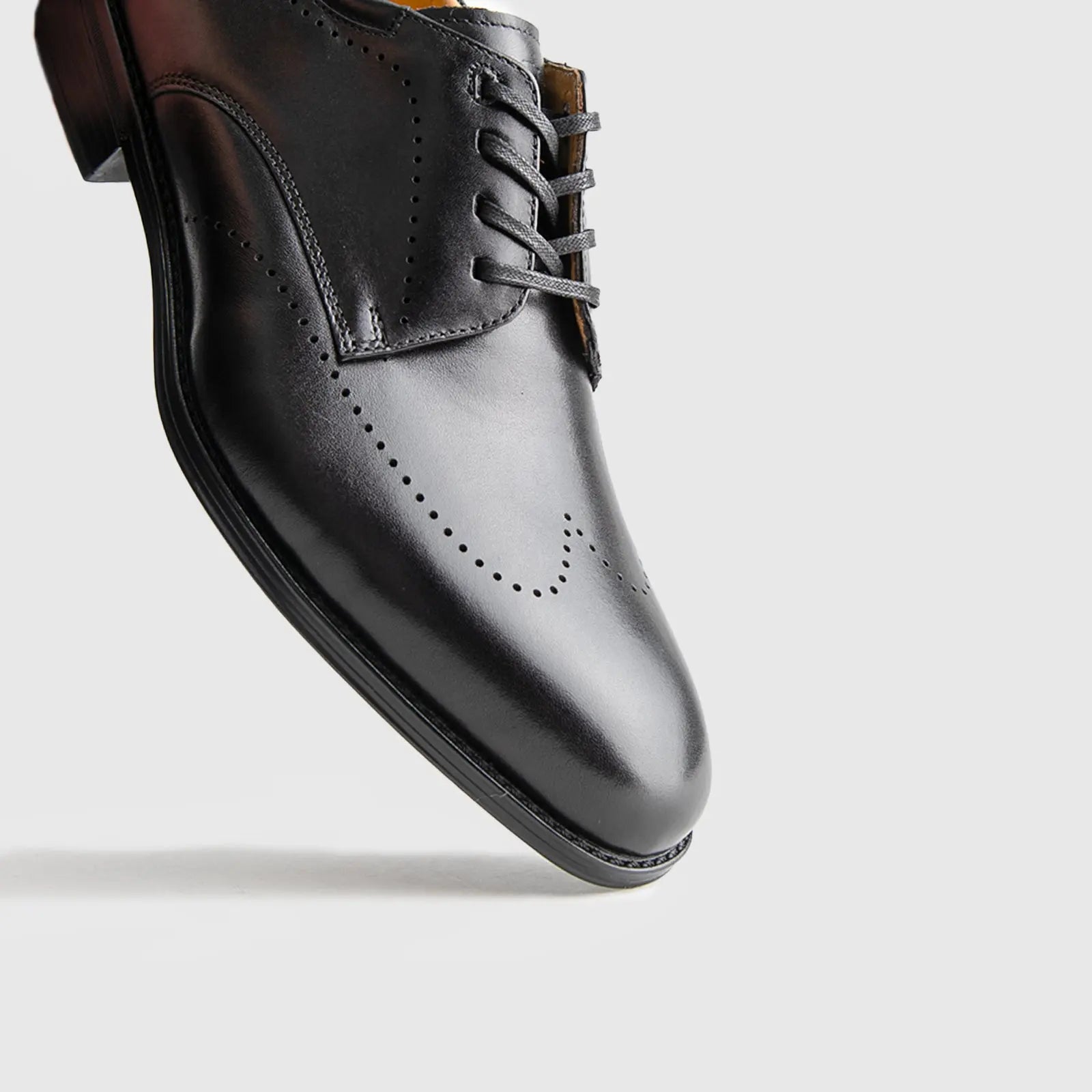 FLORSHEIM AMELIO PERF WING BLACK Oxfords | familyshoecentre