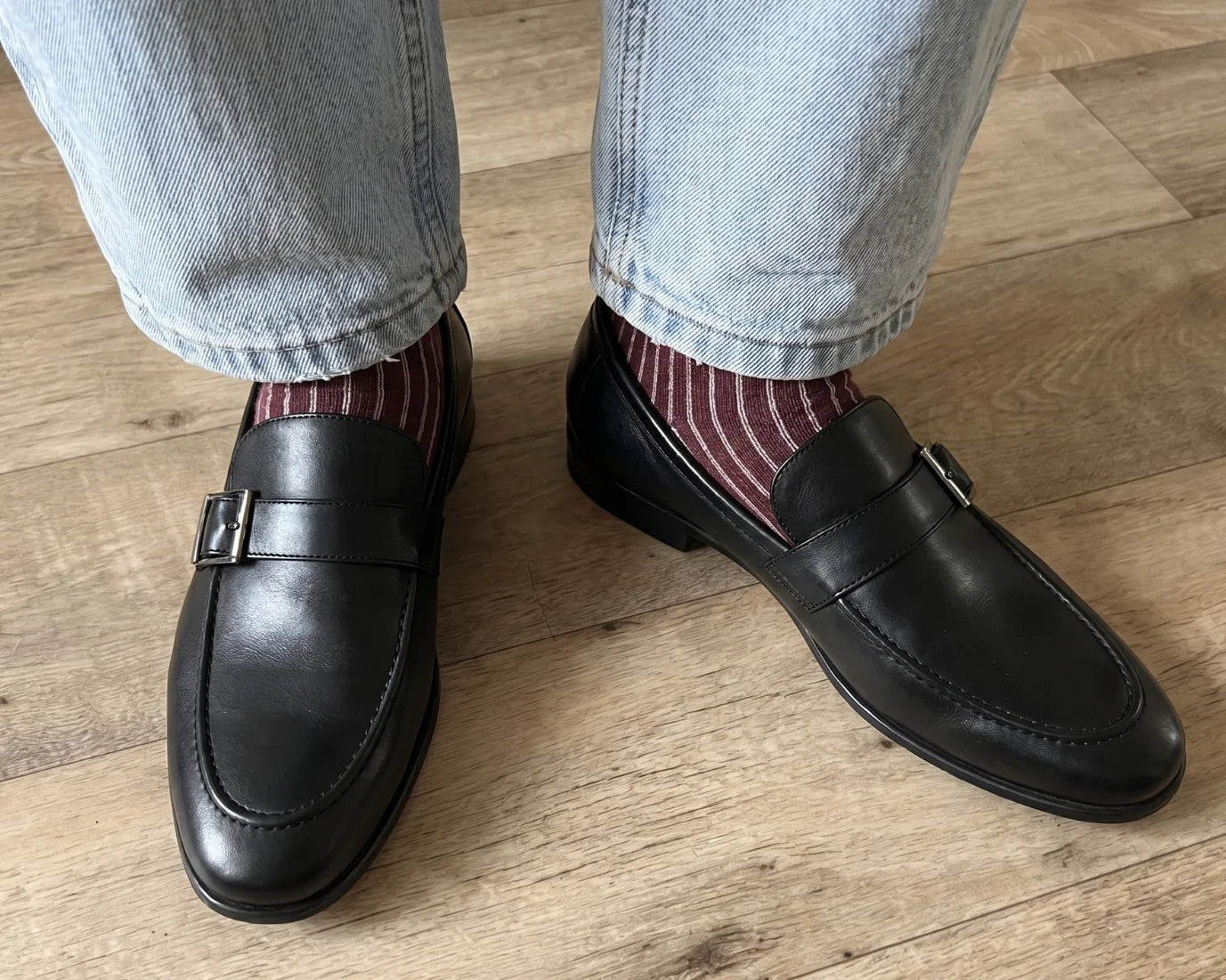 Men's Formales navy blue leather loafer with white sole detailing, featuring a small logo emblem, viewed from the side.