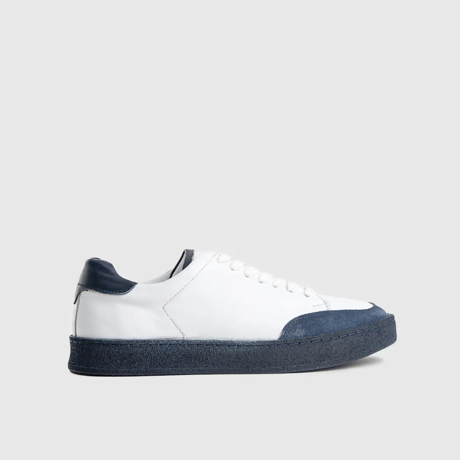 Casual Sneakers 2202 White/Navy Sneakers | familyshoecentre