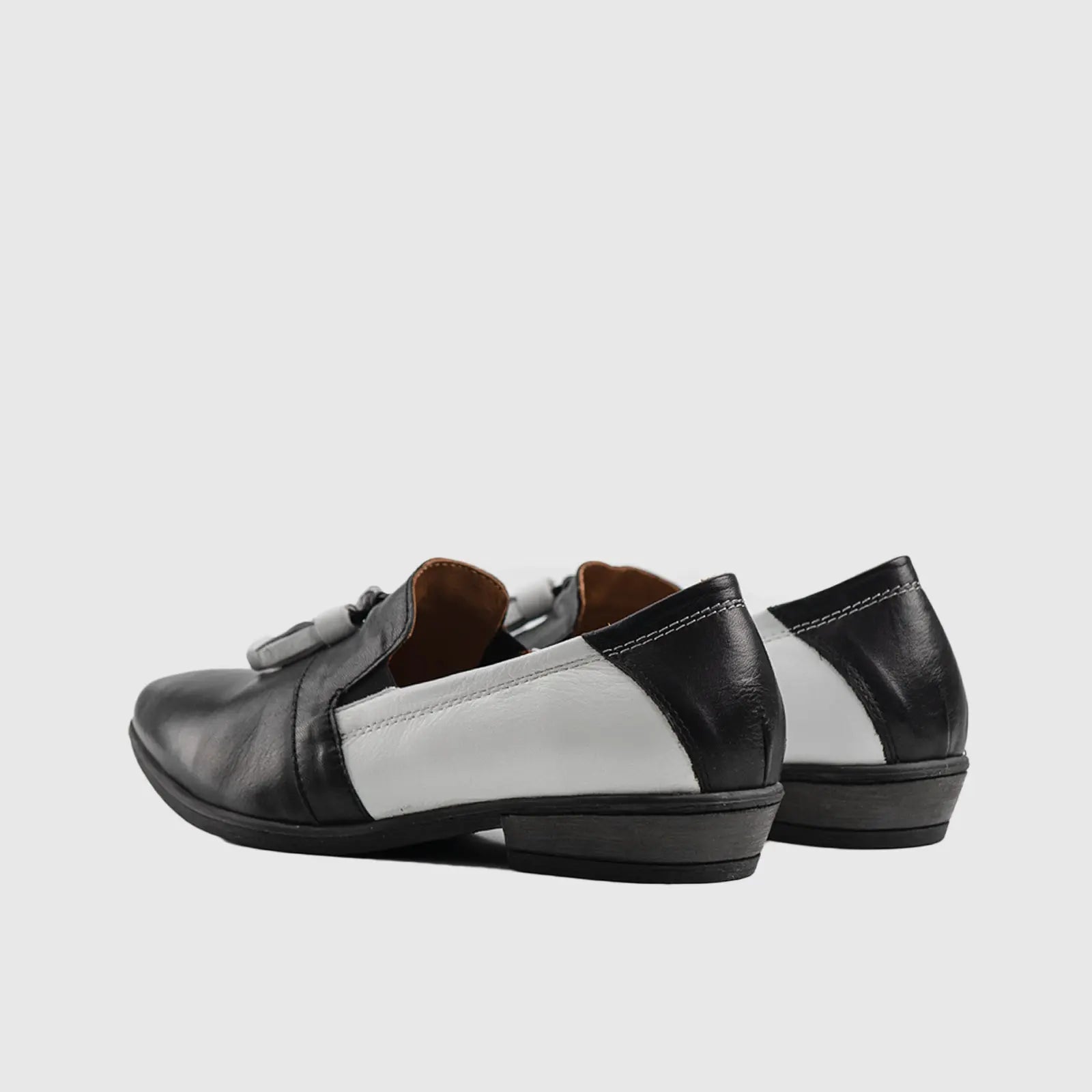 Leather Slip On Tassels 2893 Black/White Slip-ons | familyshoecentre