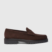 A single Bass Men's Weejun Lug Larson loafer shoe in chocolate brown suede, featuring a chunky black lug sole, displayed in