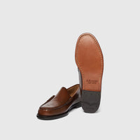 Bass Men's Loafer Weejun Venetian Brogue BA11007 in rich brown leather with perforated detailing, displayed in a studio shot.