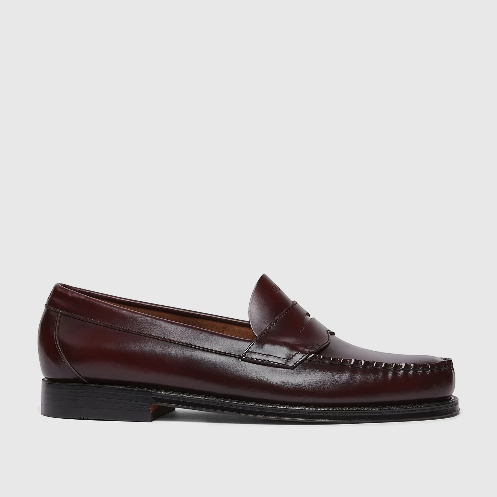 Bass Men's Weejun Logan Penny Loafer in shiny wine-colored leather, featuring a moc toe and penny slot.