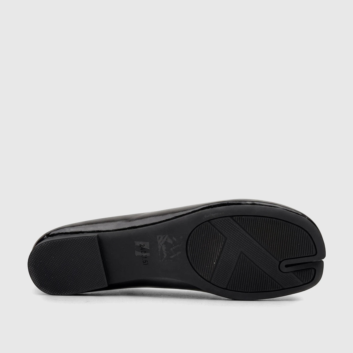 Bottom view of a black patent leather Bulbul Ladies Evening Pump, featuring a distinctive tabi split toe sole and textured