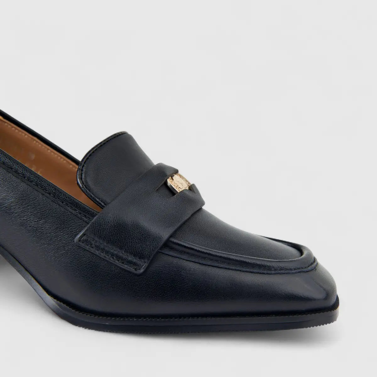 Bulbul Ladies Leather Loafer With Block Heel Black LAR26-9