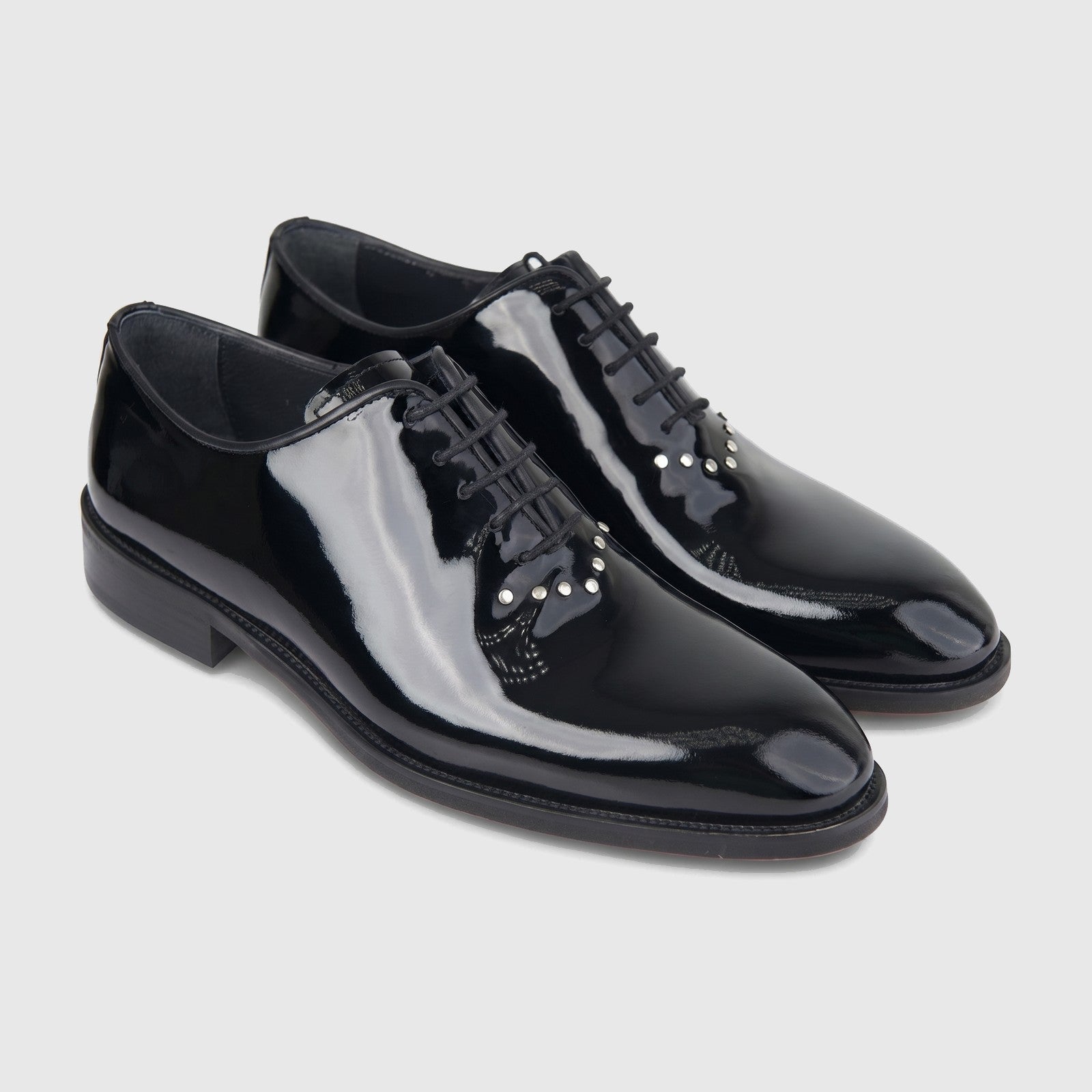 Bulletti men's leather dress lace up 1-421 black patent oxford shoes, glossy finish with laces, angled pair view.