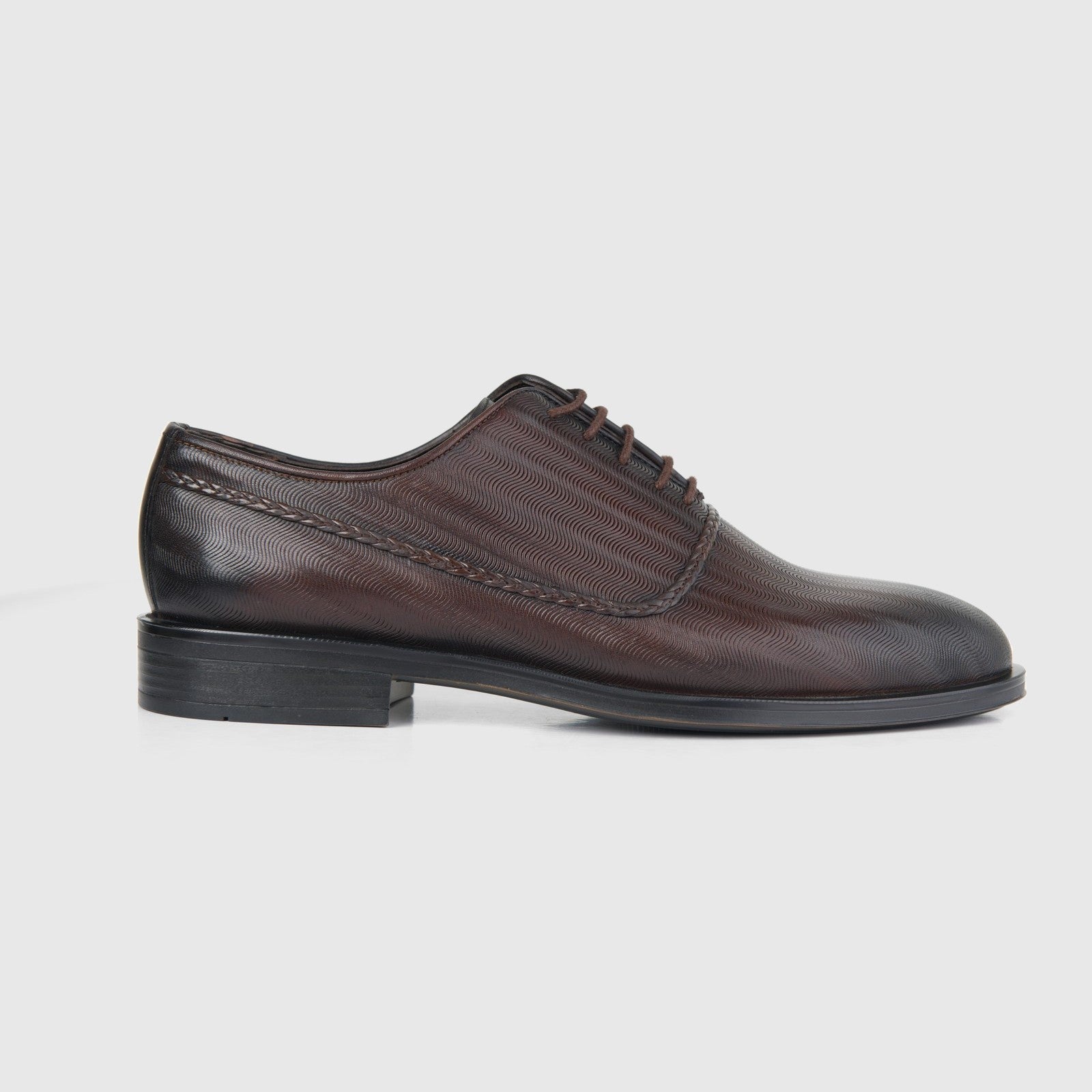 Bulletti Men's Leather Dress Lace Up 24-491 Brown BC78 shoe in brown leather with textured finish, side view