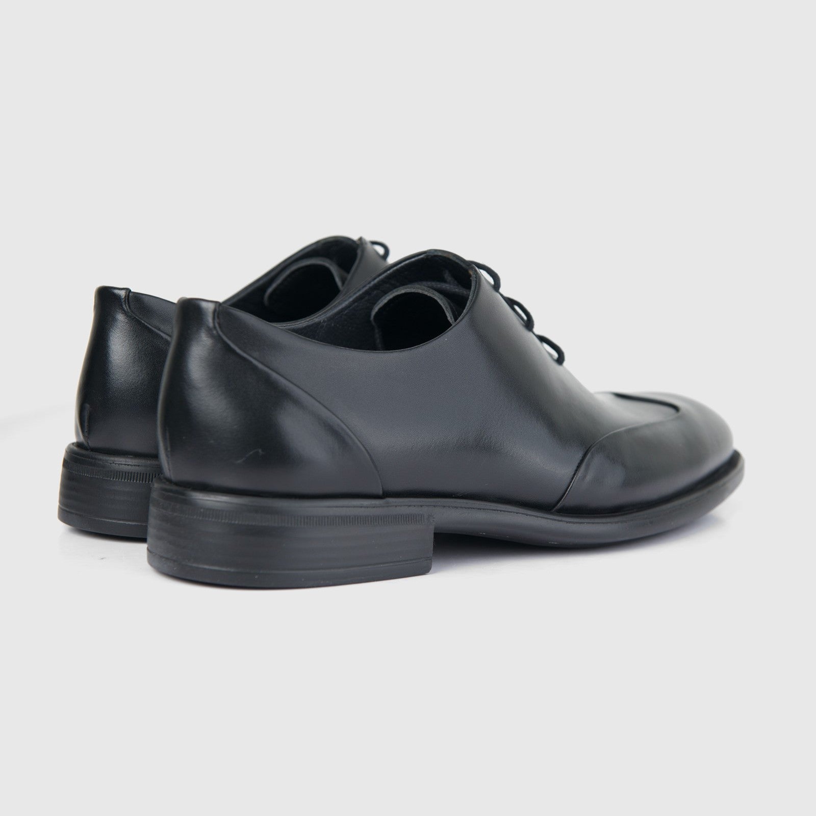 Bulletti Men's Leather Dress Lace Up 123-172 BC65 shoes in black leather, rear side view of pair