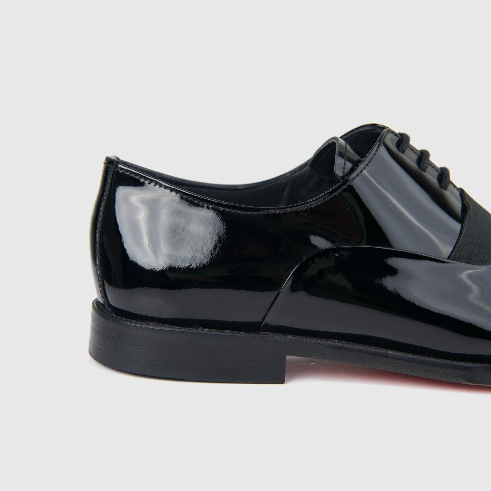 Bulletti Men's Leather Dress Lace Up 128-21 black patent leather shoe, side close-up showing glossy finish and laces