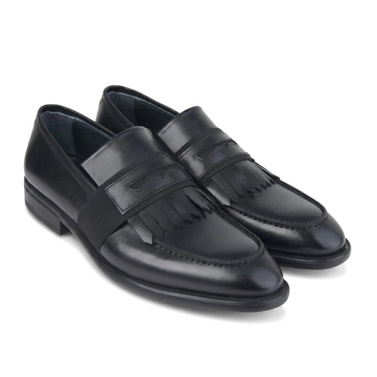 Bulletti men's leather dress slip on with fringe 4-162 in black, pair of loafers shown from front angle.