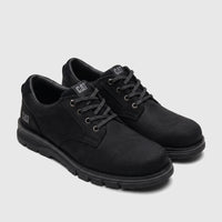 A pair of Cat Men's Estimate Lo P727005 Black CT390 lace-up leather shoes with rugged soles.