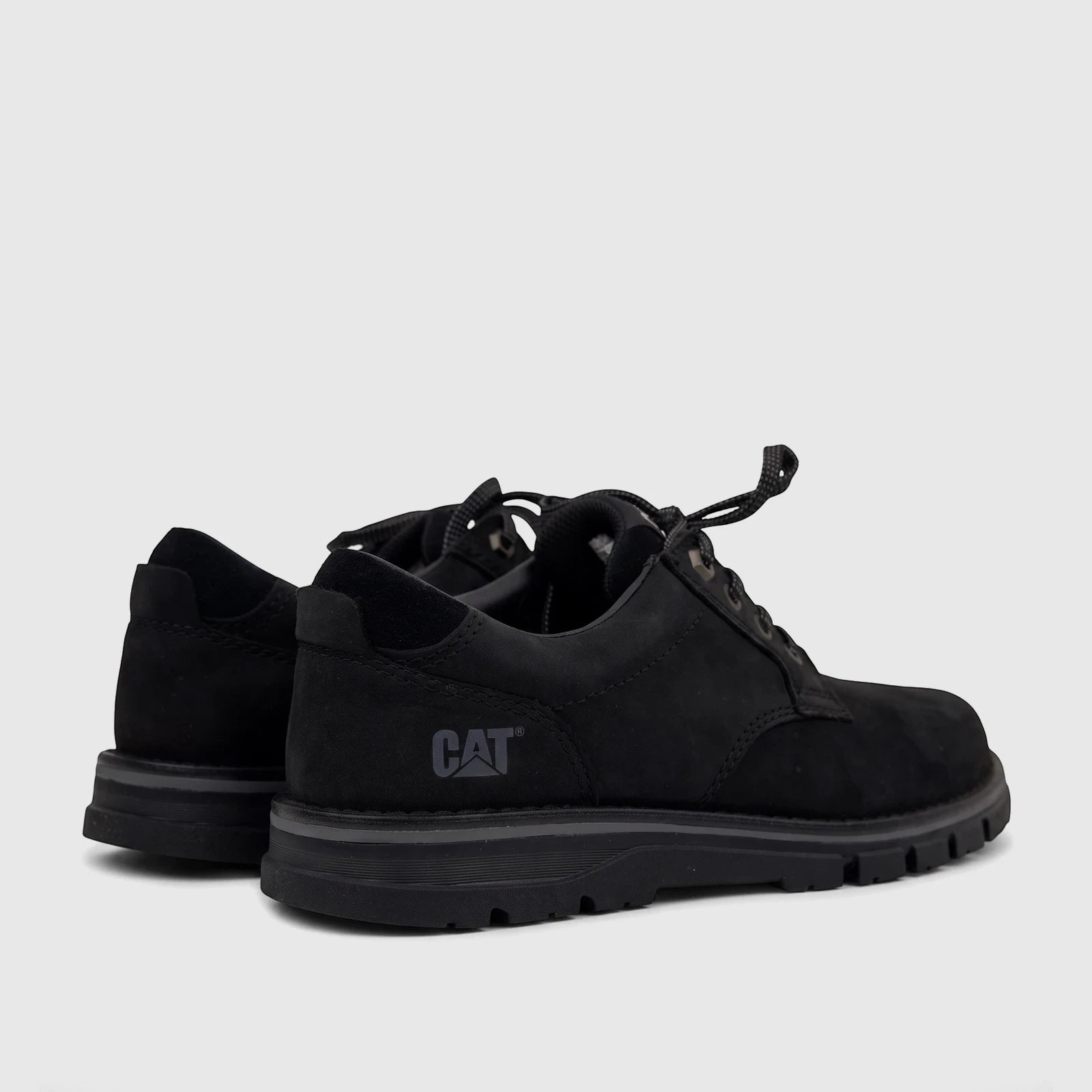 Cat Men's Estimate Lo P727005 black low-cut shoes, featuring a durable design and the iconic CAT logo, shown from a