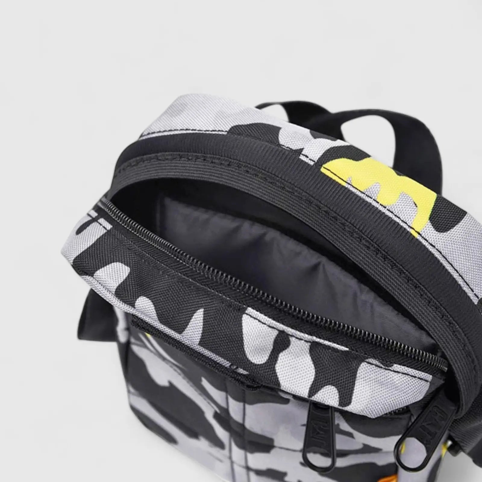 Cat Rodney Mini Shoulder Bag 84059-634 Aop Camo Black/Grey/Yellow