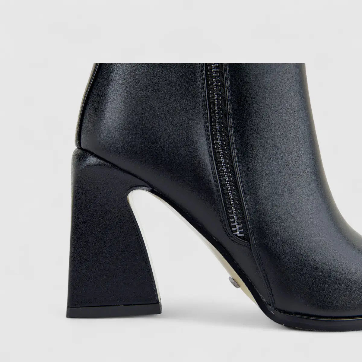 Bulbul Ladies Block Heel Ankle Boot Black CAR26-3