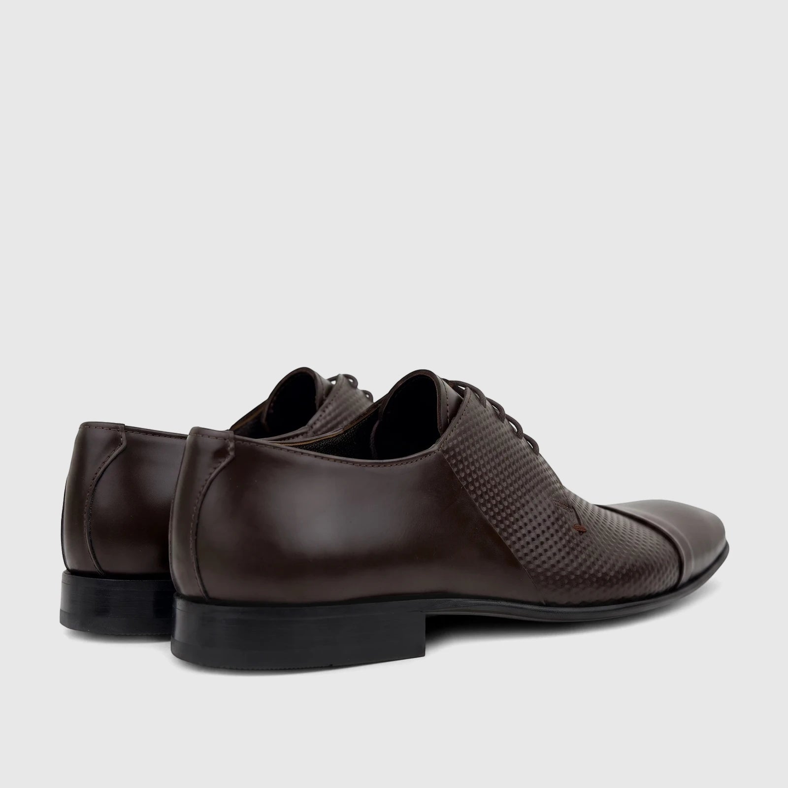Florsheim Imperial Men's Lace Up Palu 2 Tone chocolate brown dress shoes with textured and smooth leather, rear-side view.