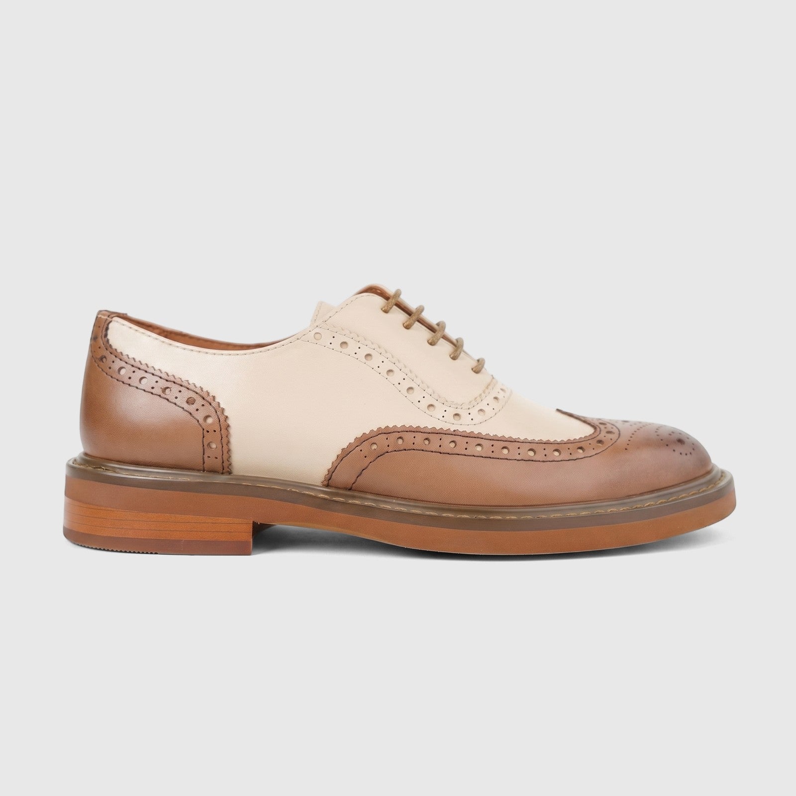 Formales ladies leather full brogue wingtip lace-up shoe in brown and cream, side view.