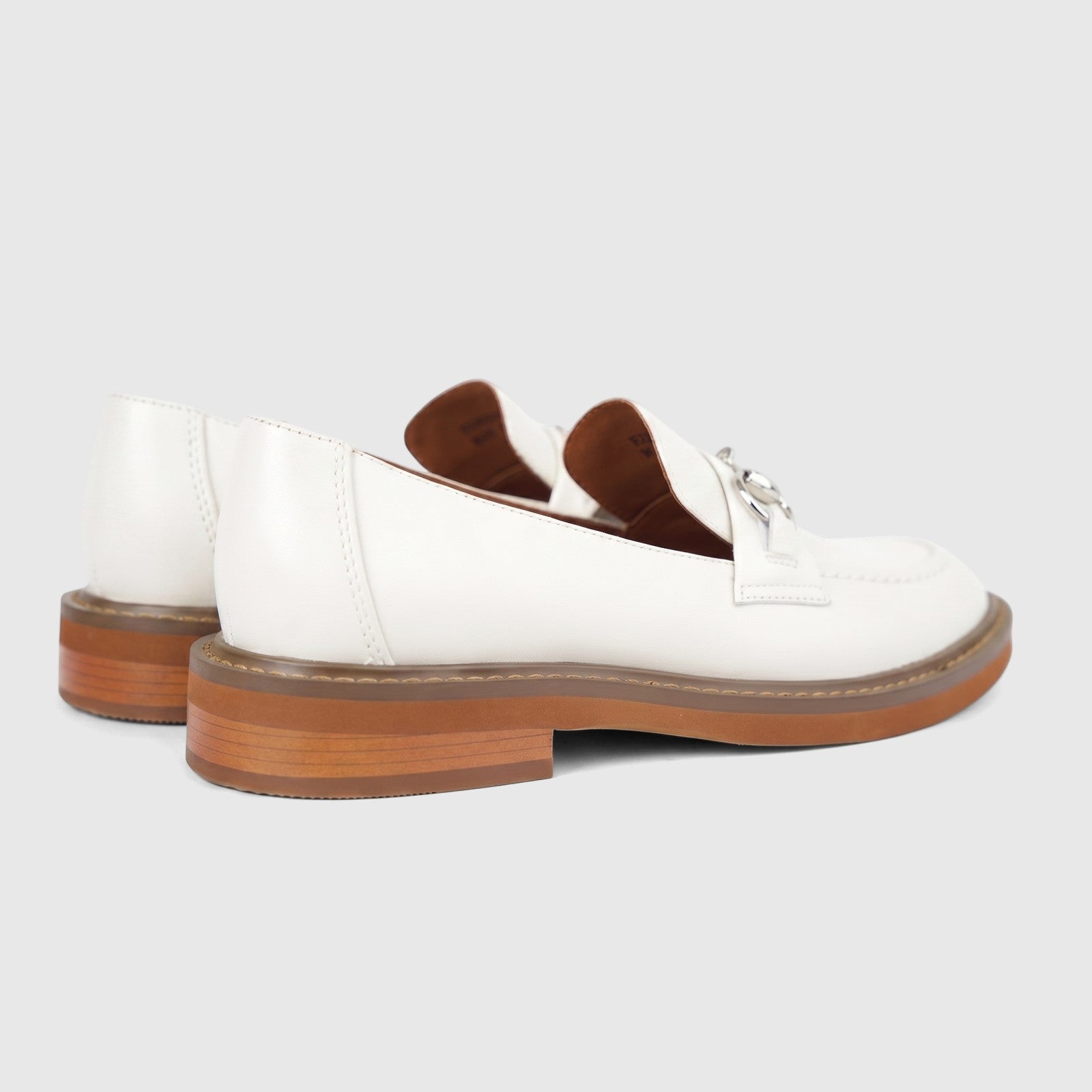 Formales Ladies Leather Loafer FD265016 Off White LF1, showcasing the elegant off-white leather and silver-tone horse-bit