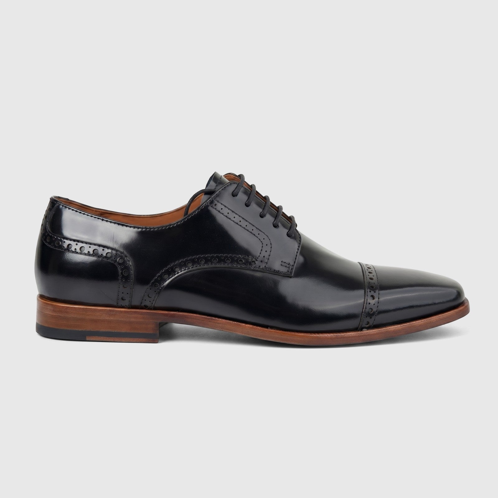 Formales Men's black leather cap-toe lace-up dress shoe with brogue detailing and a stacked wooden heel, side view.