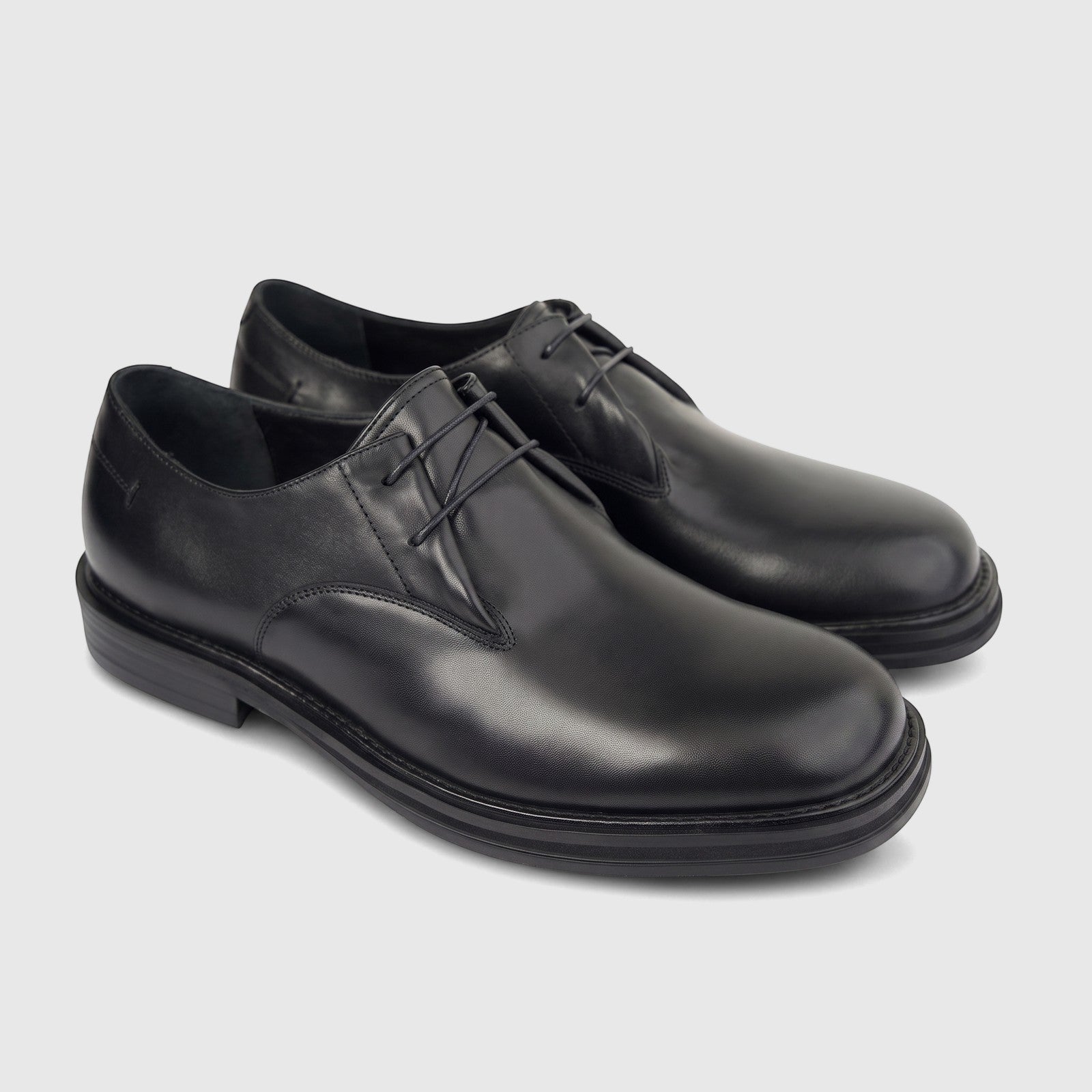 Formales Men's black leather lace-up Derby shoes with a chunky sole, presented on a white background.