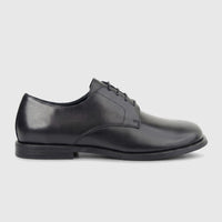 Formales men's elegant black leather lace-up derby shoe, featuring fine stitching and a classic silhouette, presented in a