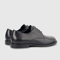 Formales men's black leather lace-up shoes, shown in a slightly angled side view, highlighting the smooth texture and