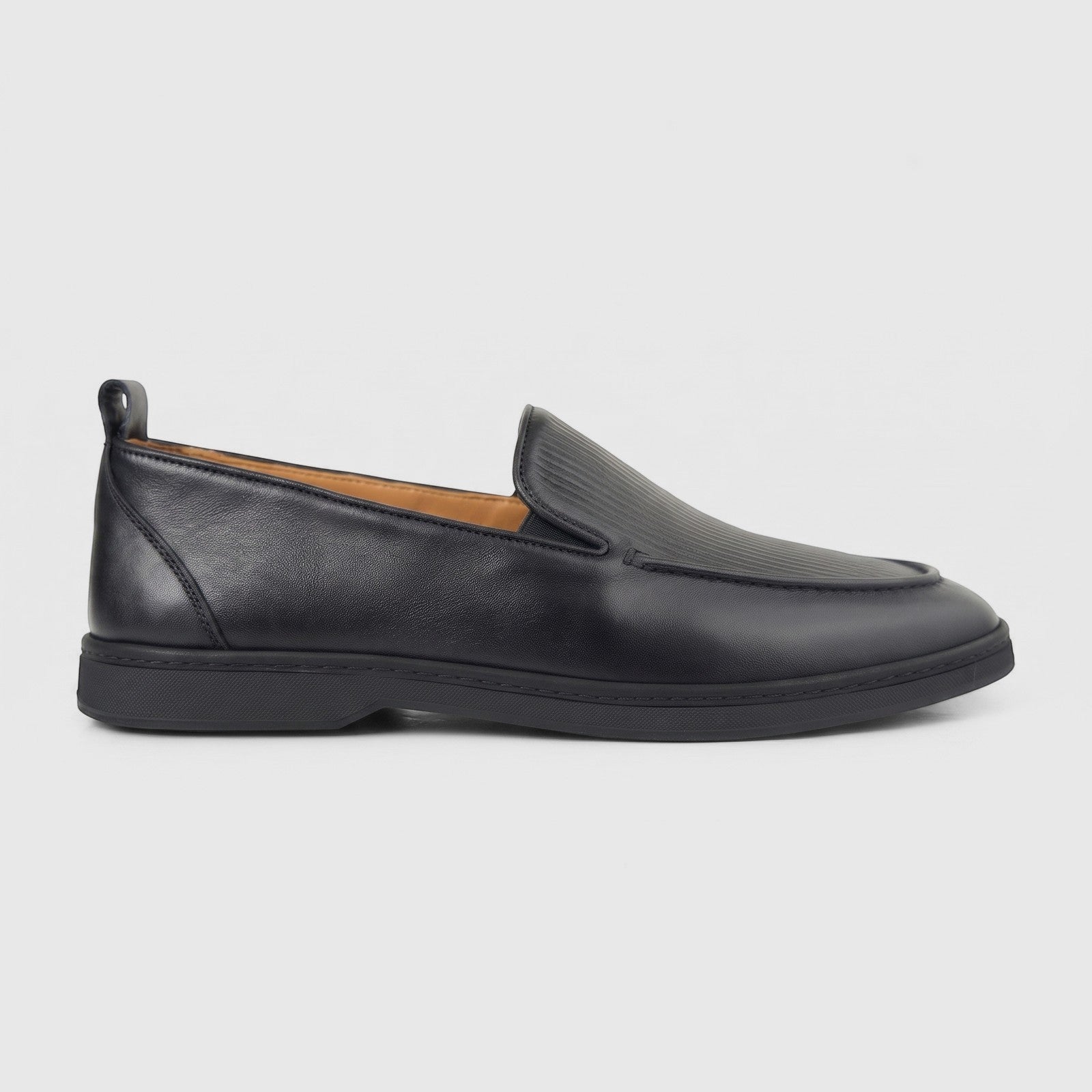 Formales Men's black leather loafer, model FT268009, displayed in a side profile view.
