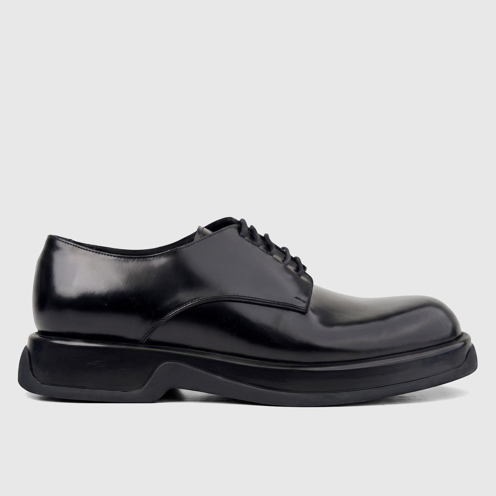 Formales men's black hi-shine patent leather chunky sole lace-up dress shoe in a profile view.