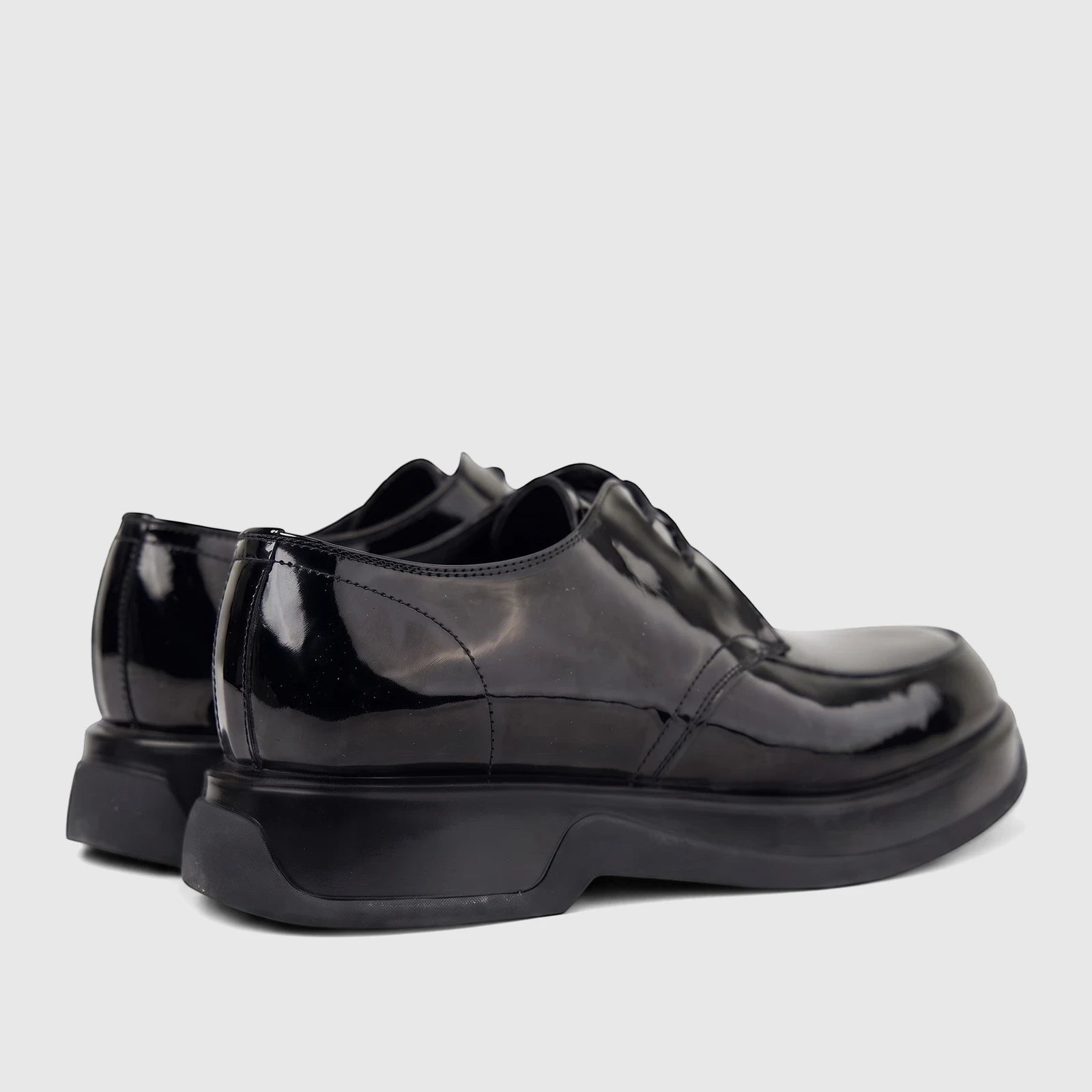 Formales Men's black patent leather chunky sole lace-up shoes, shown in a rear-side view highlighting the glossy finish.