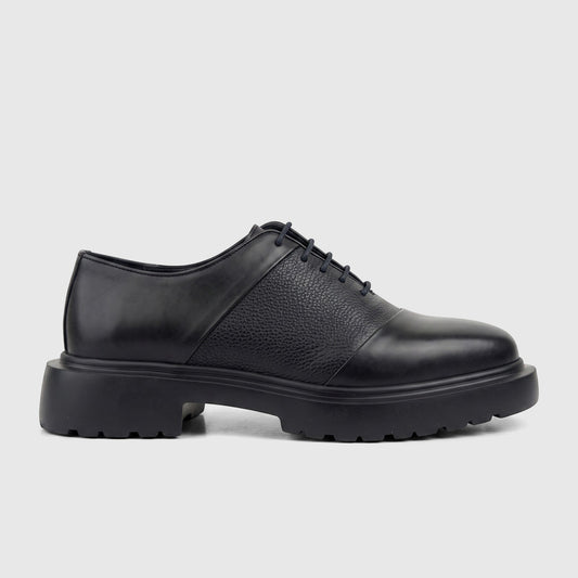 Formales Men's Leather Chunky Sole Lace Up 2543 Black FC162 shoe, shown in a side profile view, highlighting its smooth and
