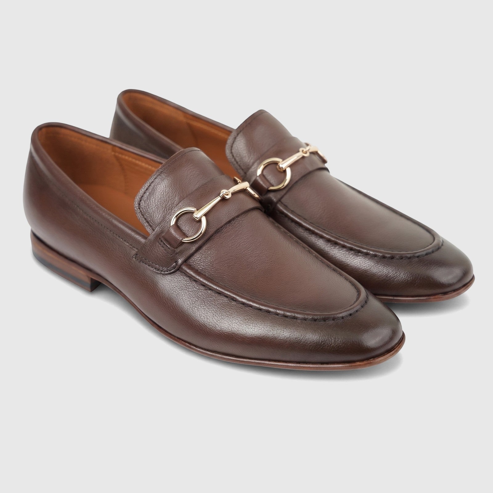 Formales men's leather dress slip-on loafers in coffee brown, featuring gold horsebit details and a textured finish.