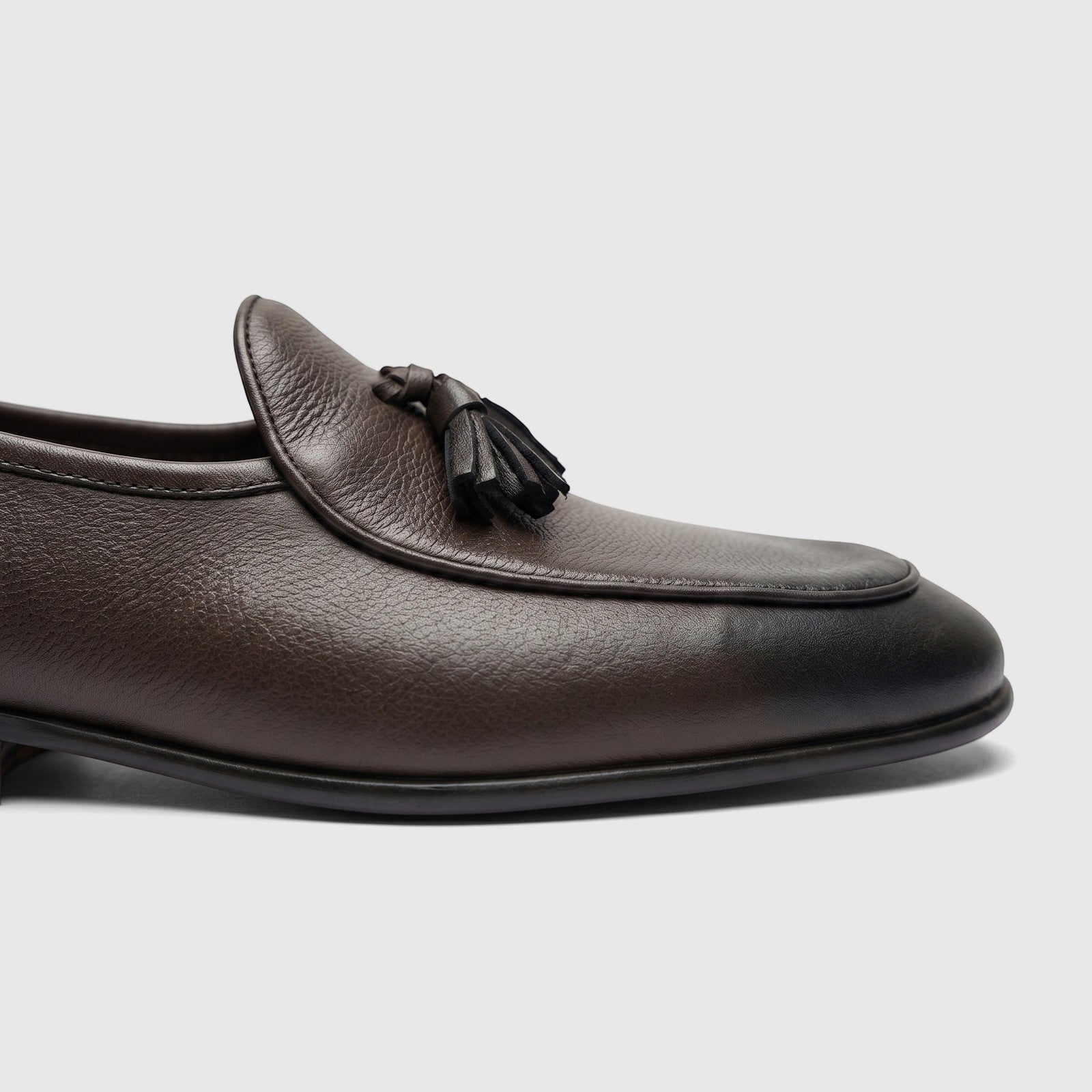 Close-up of a Formales Men's Leather Loafer FT268006 in coffee brown with a decorative tassel.