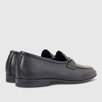 Black leather men's Formales loafers, model FT268001, with a metallic bit detail, presented in a side profile view.