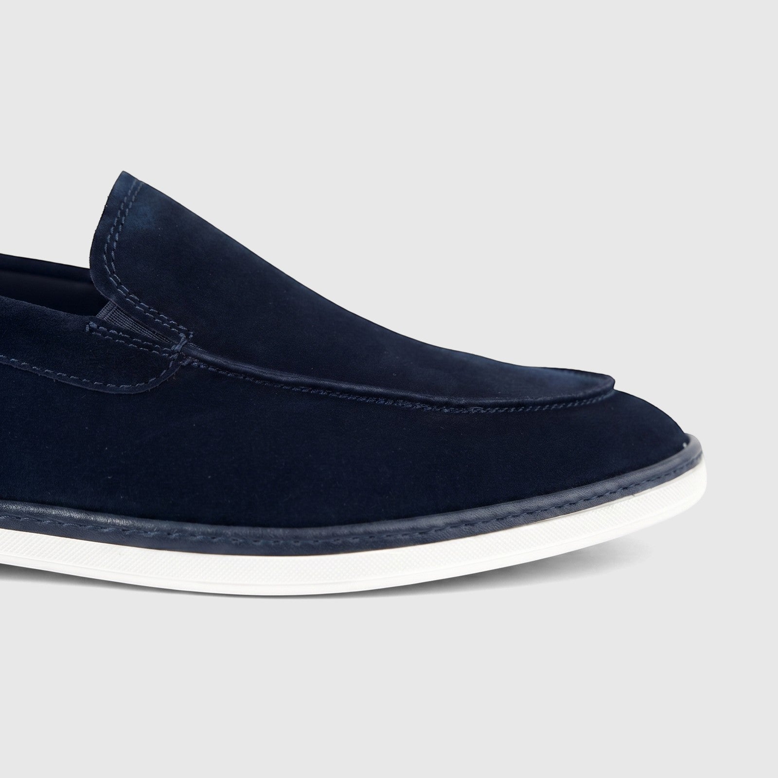 Close-up of a Formales Men's Leather Loafer FT268013 Navy FK68, showcasing its dark blue suede material and white sole.
