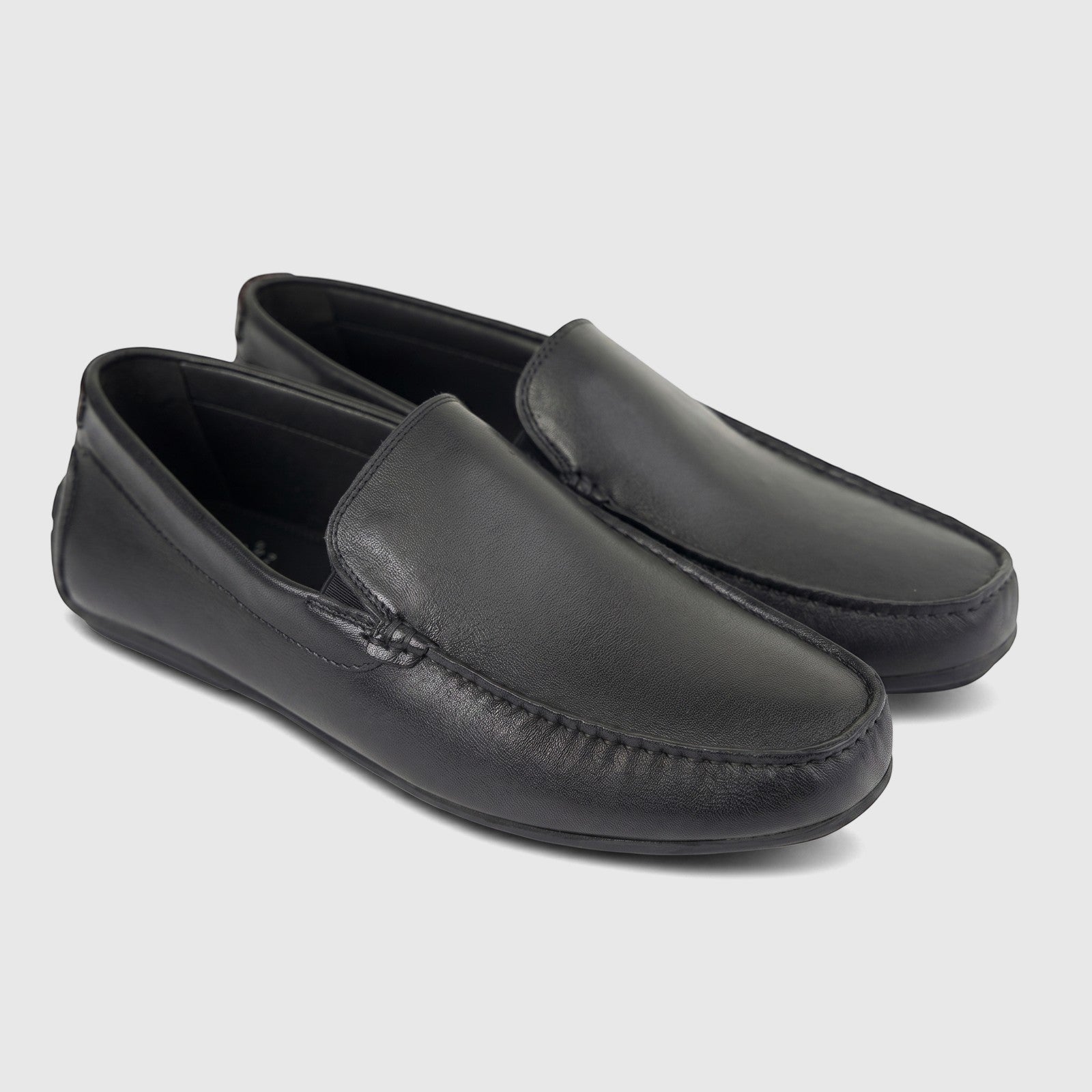 A pair of Formale black men's leather loafer shoes, model FT268017, featuring visible stitching details, displayed on a
