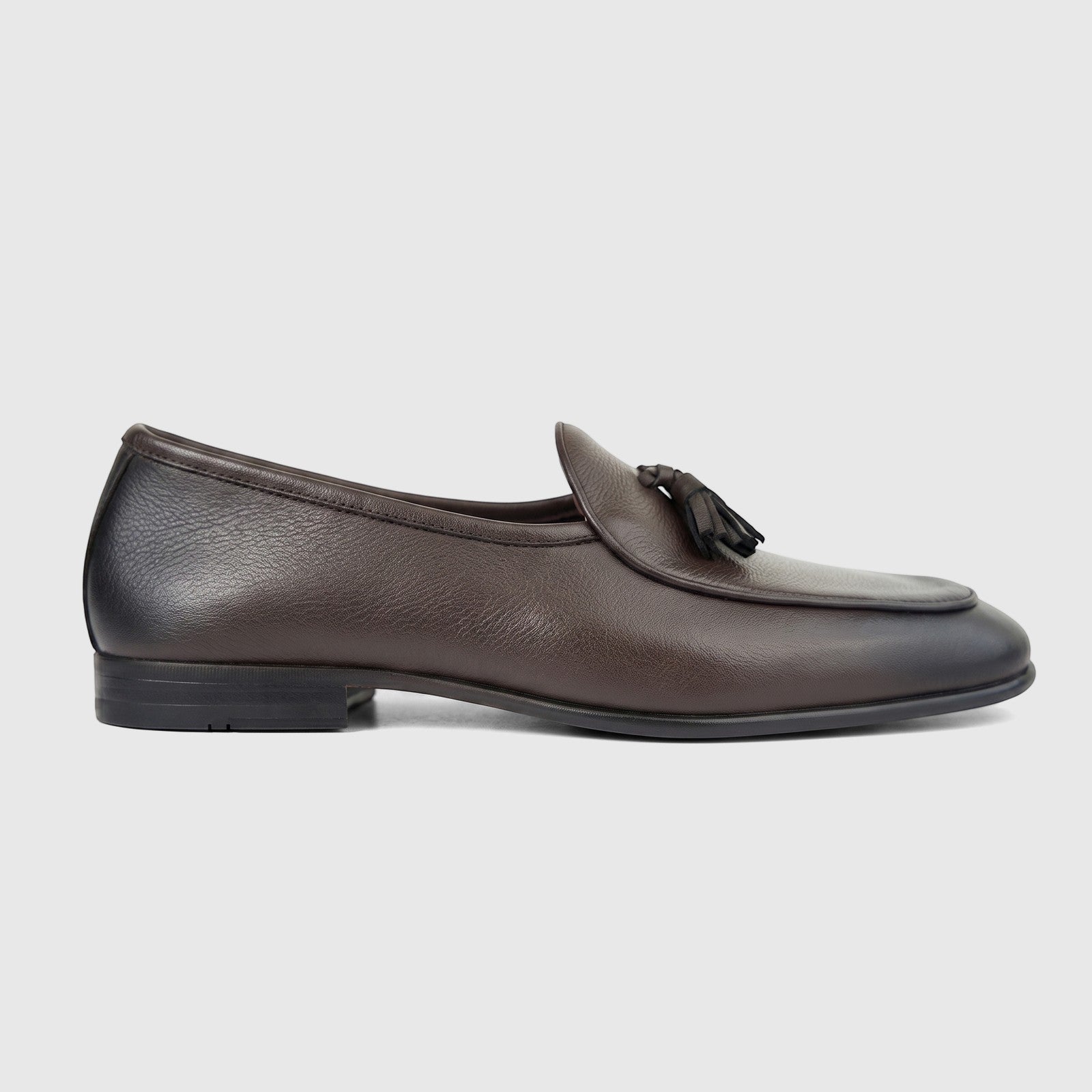 Formales Men's Coffee Leather Loafer FT268006 with tassel detail and black toe cap, presented in a clean side profile.