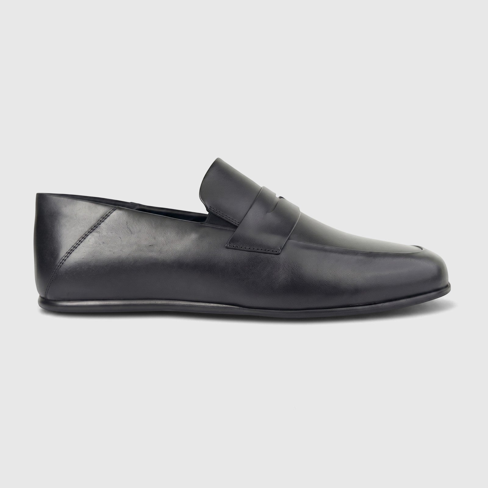 Formales Men's Leather Slip-On Shoe FW267013 in black, shown in a side profile view, highlighting its smooth texture and