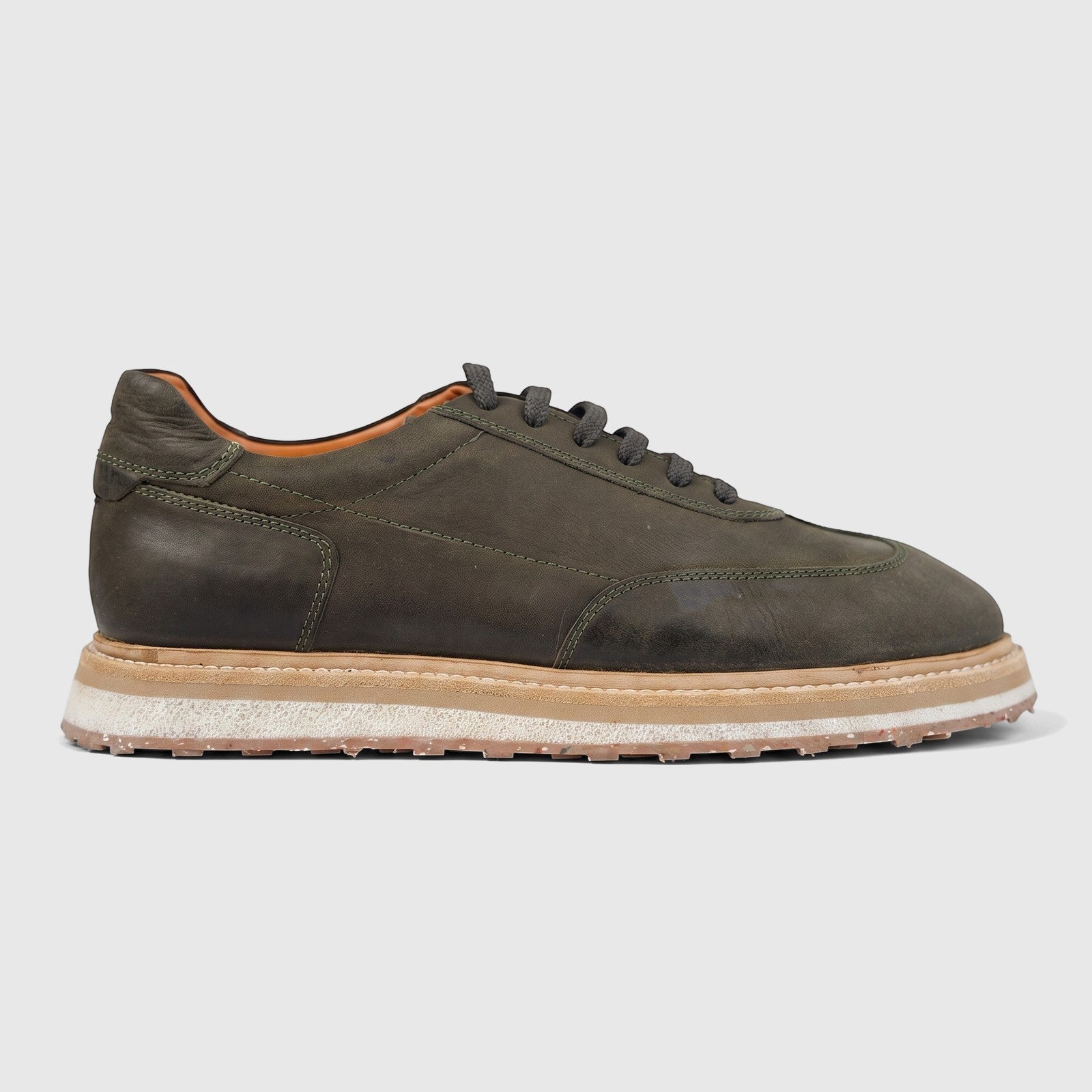 Formale's Men's Suede Sneaker 4744 in olive green, featuring a durable layered sole, classic lacing, and fine stitching,