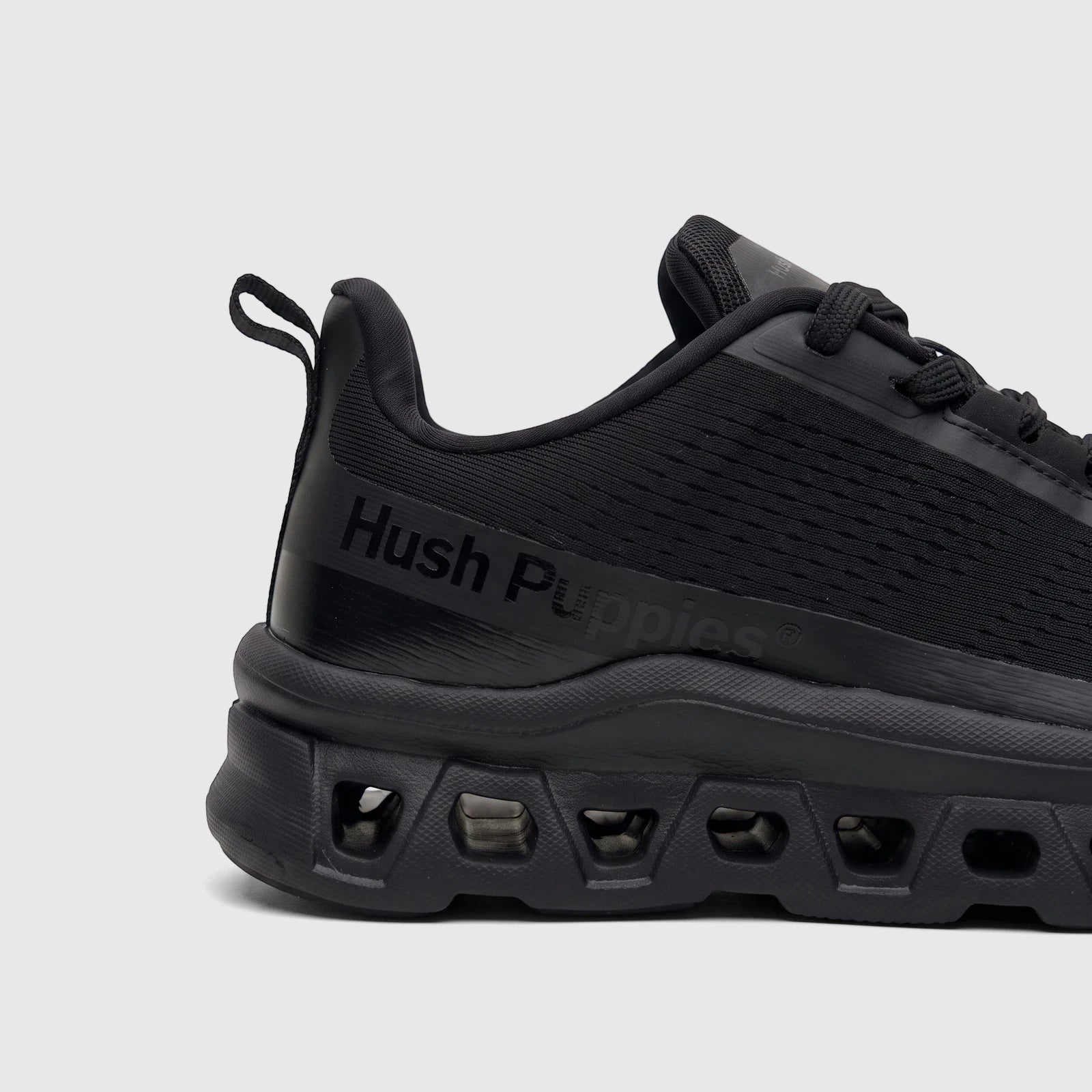 HP Ladies Comfort Sneaker Maxene in black, featuring a mesh upper, thick cushioned sole, and subtle branding.