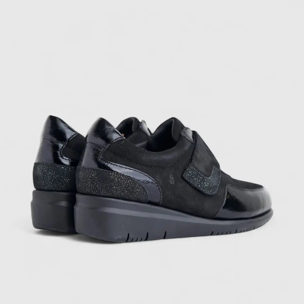 Hush Puppies Ladies Comfort Shoe With Velcro  HPL01471 Delphine Black HL271