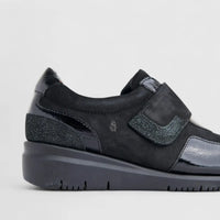 Hush Puppies Ladies Comfort Shoe With Velcro  HPL01471 Delphine Black HL271