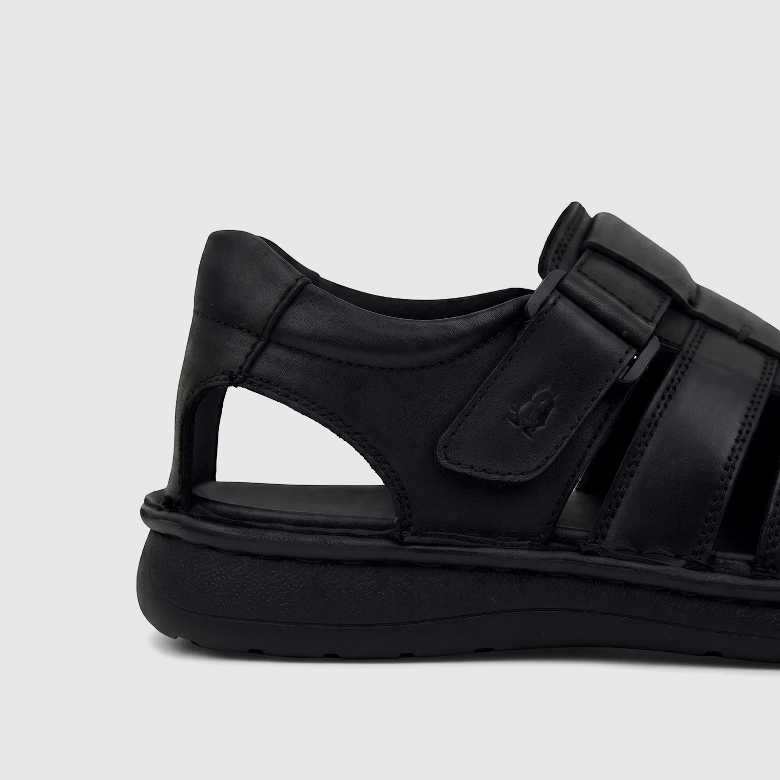 Side view of a black HP Men's Comfort Fisherman Sandal Jannes, featuring leather straps, a Velcro closure, and a cushioned