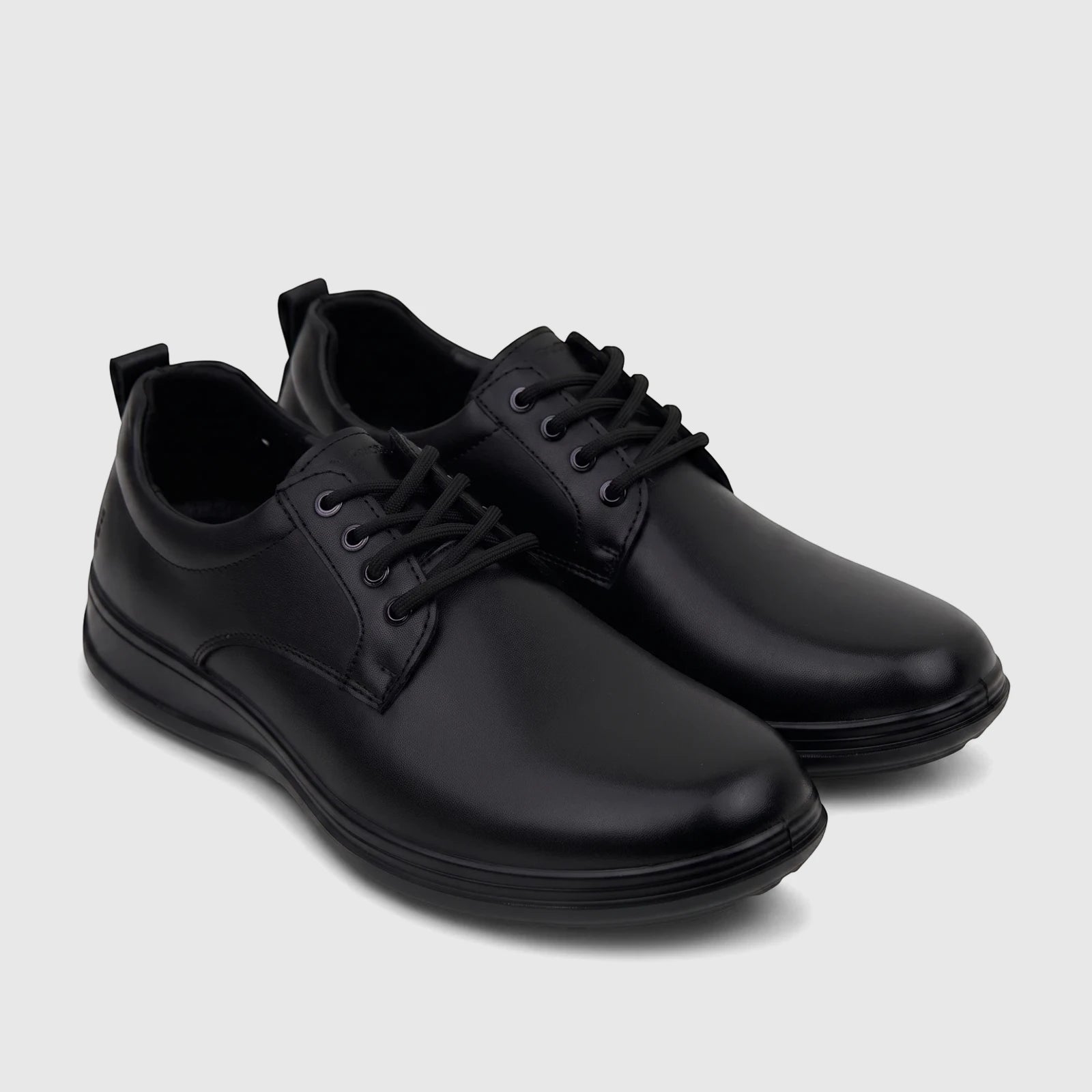HP Men's Comfort Lace Up Stefan black shoes made of leather-like material, featuring a rounded toe and durable sole, angled