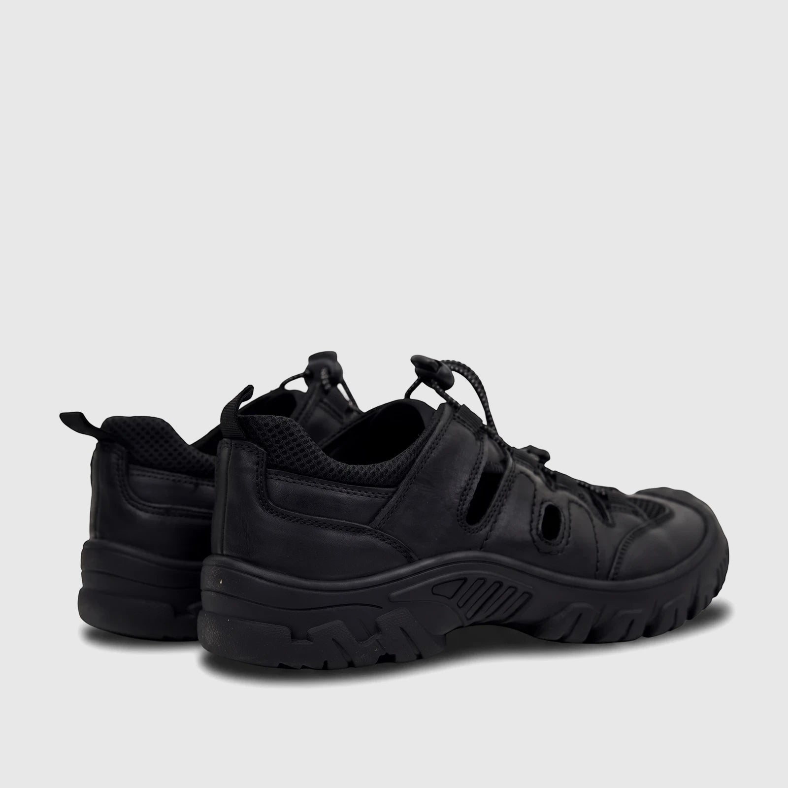 A pair of black HP Men's Comfort Elio sandals, designed for outdoor use with a rugged sole and durable upper, seen from a