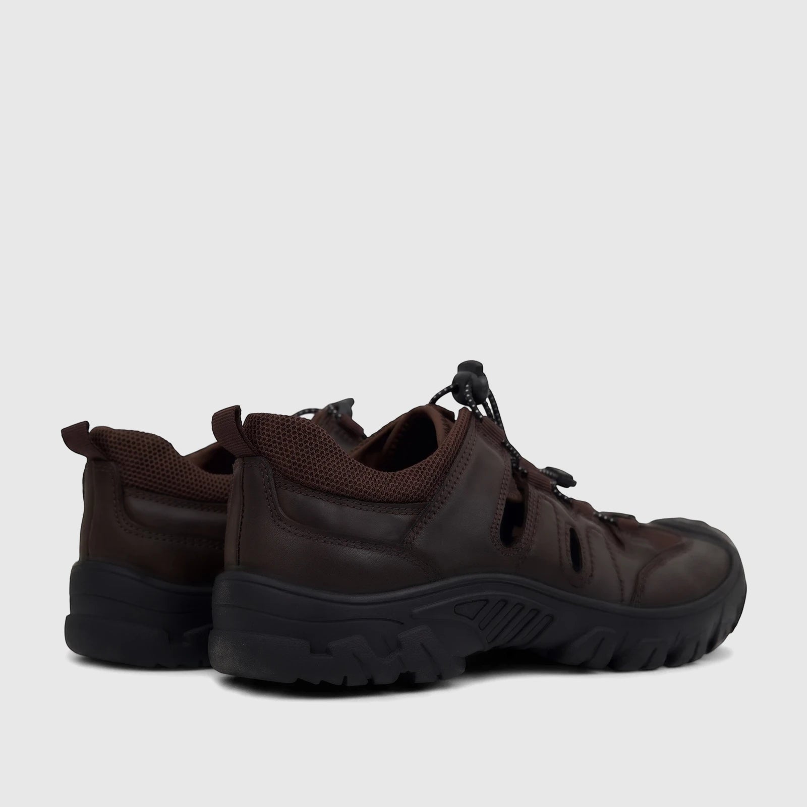 Brown HP Men's Comfort Sandal Elio with a robust black sole and bungee lacing system, viewed from the rear-side.